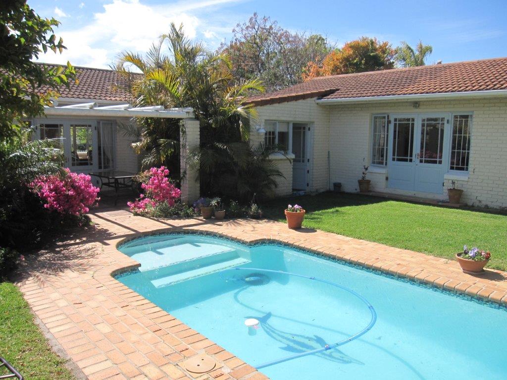 17 Skerry Vore Ave, Plettenberg Bay